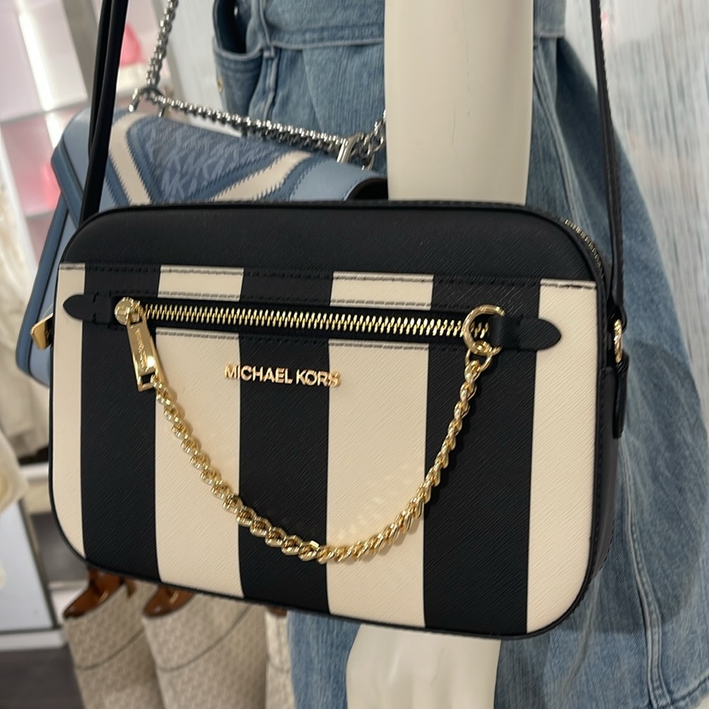 MICHAEL KORS
Jet Set Large EW Zip Chain XBody Crossbody Bag
Black Multi